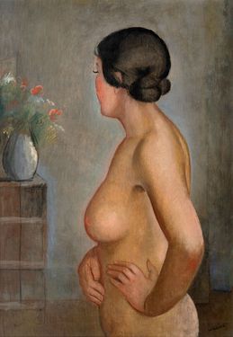 Nude with flowers